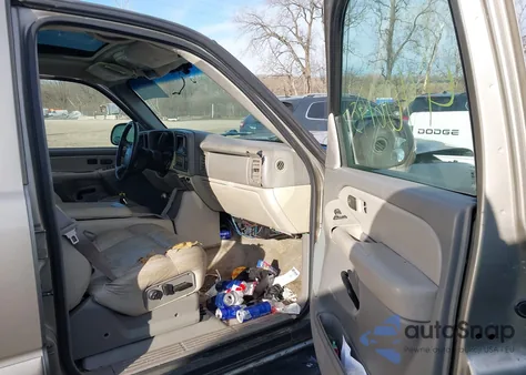 2000 Chevrolet Suburban 1500 Lt from USA, damaged, VIN 3GNEC16T4YG190727